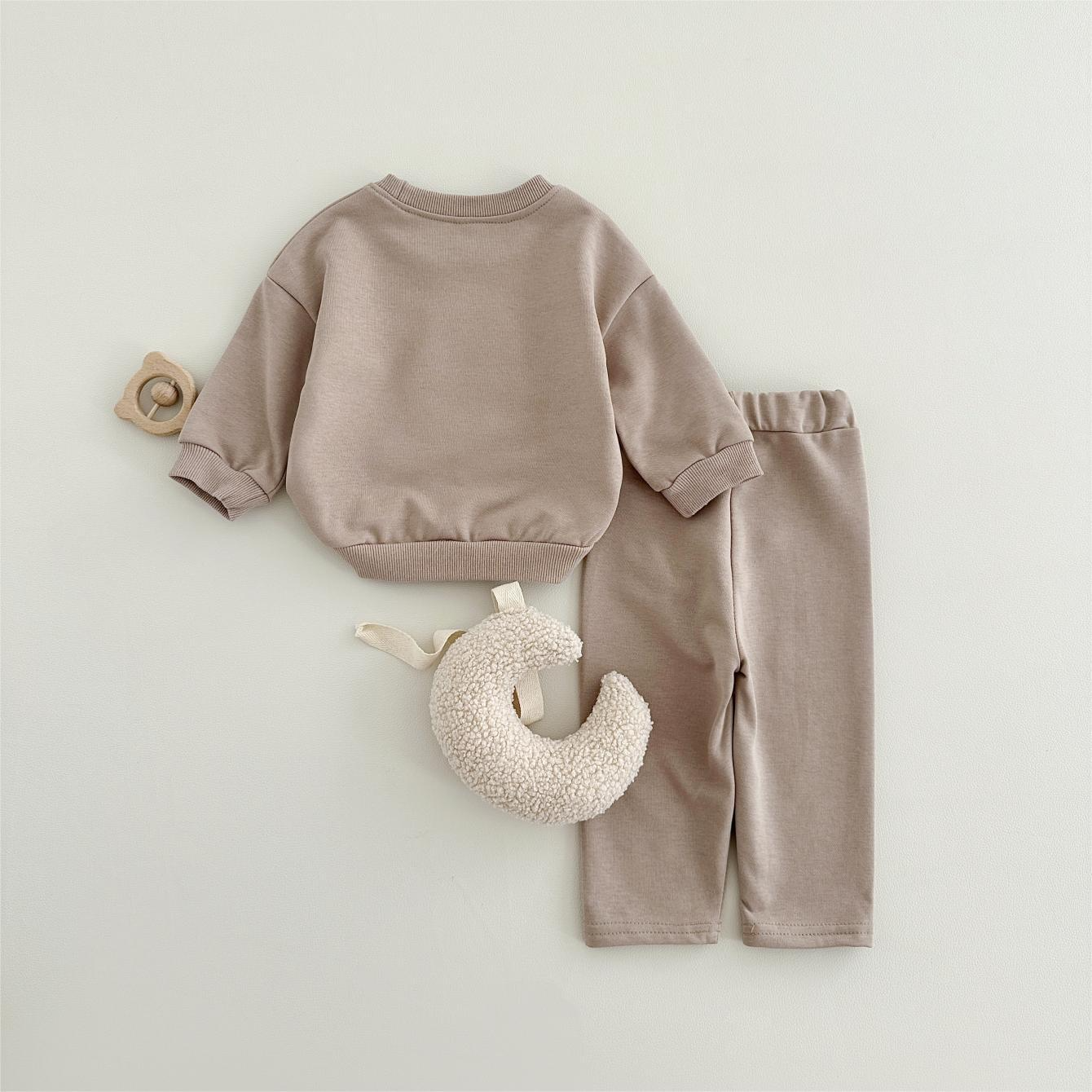 Baby outfit set with a shirt featuring a cute ice cream design and comfy pants, available in various colors for playful and comfortable everyday wear.