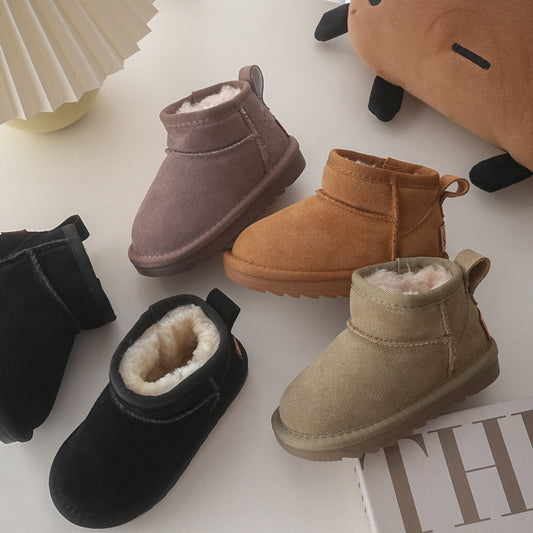 Stylish padded baby boots available in black, beige, light brown, and grey. Made with soft faux fur lining, non-slip soles, and an easy pull-on design, perfect for keeping your baby warm and safe during winter.