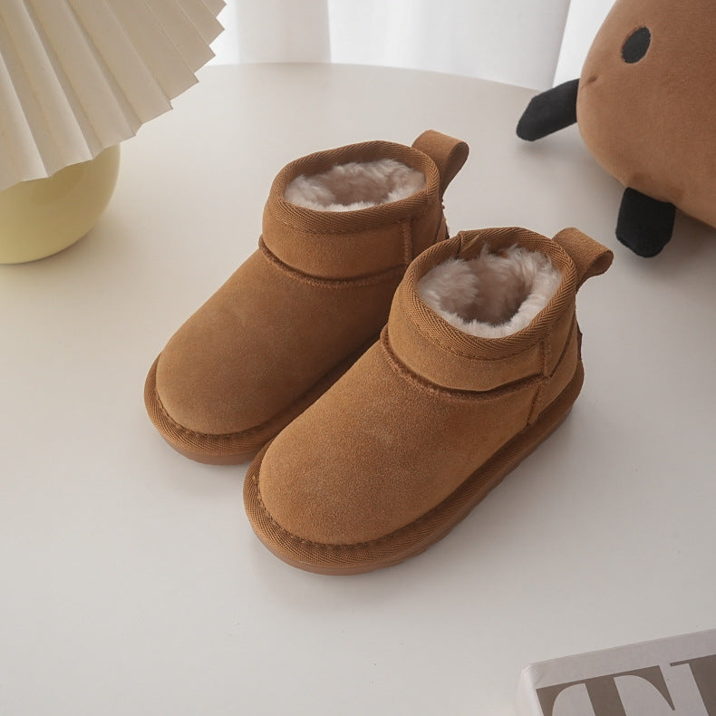 Stylish padded baby boots available in black, beige, light brown, and grey. Made with soft faux fur lining, non-slip soles, and an easy pull-on design, perfect for keeping your baby warm and safe during winter.