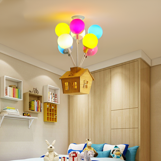 Floating House Lamp - Enchanting Ceiling Light for Kids' Rooms. Features a Charming Wooden House Suspended by Colorful Balloons for a Whimsical Effect. LED Light Source with Energy Efficiency and Long Lifespan. Ideal for Creating a Magical and Cozy Atmosphere. Nordic Modern Design with High-Quality Iron, Wood, and Acrylic Materials. Perfect for Children's Bedrooms and Playrooms.