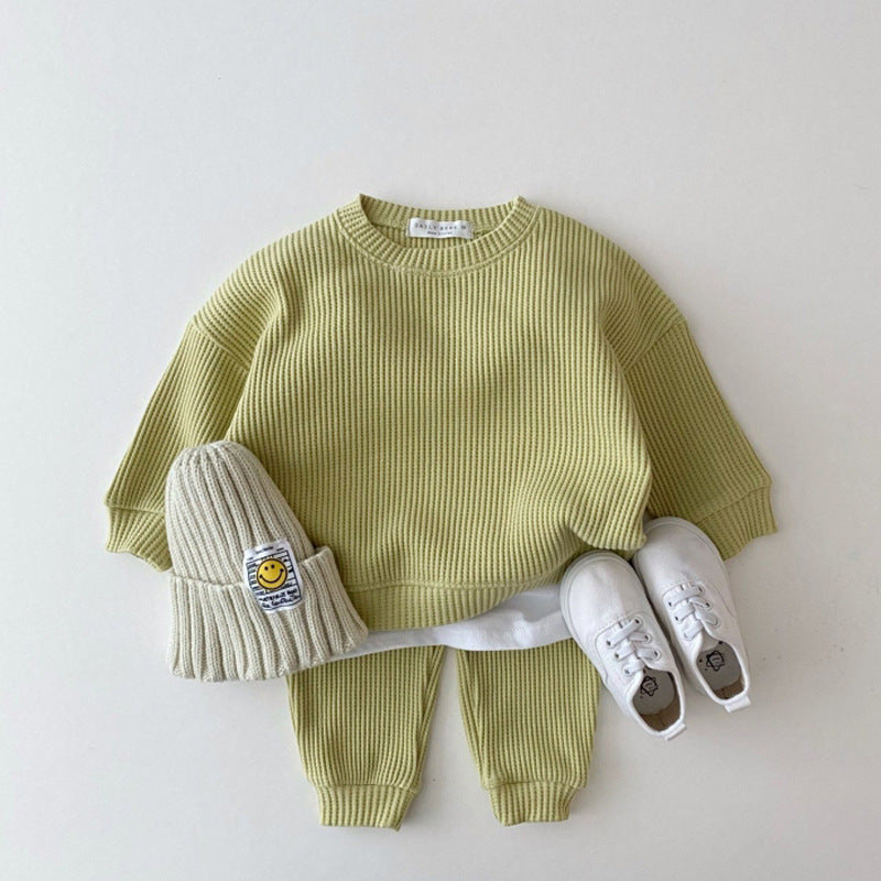 Casual Baby Set featuring a soft, breathable cotton long-sleeve top and matching trousers, available in various colors. Perfect for spring and autumn.