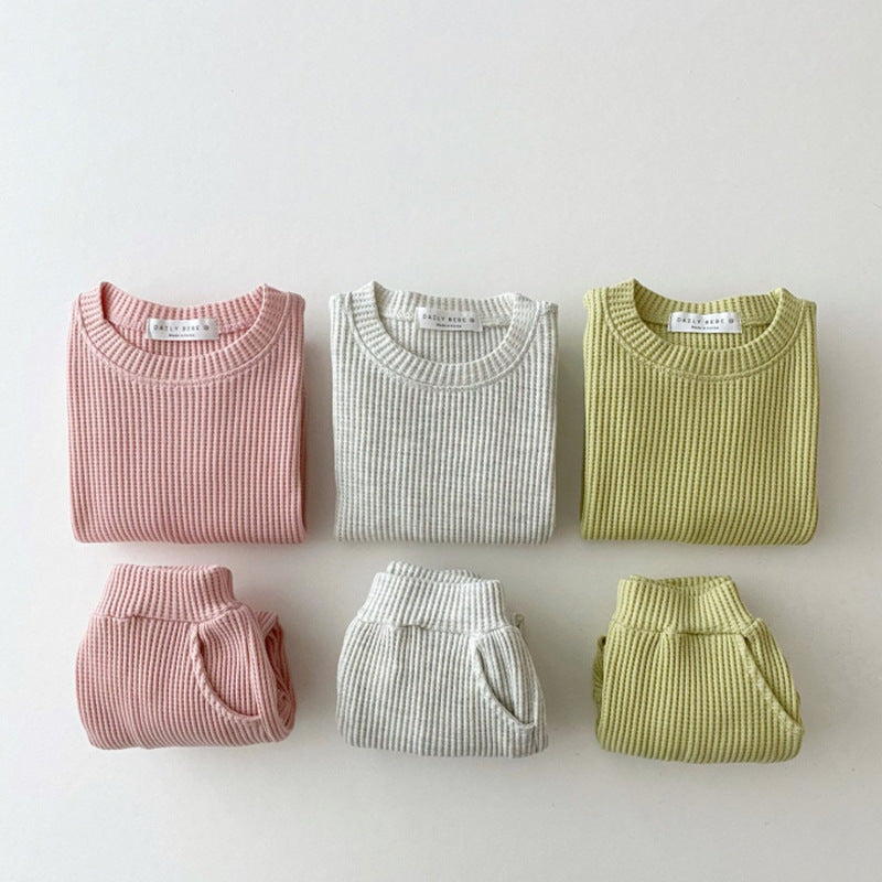 Casual Baby Set featuring a soft, breathable cotton long-sleeve top and matching trousers, available in various colors. Perfect for spring and autumn.